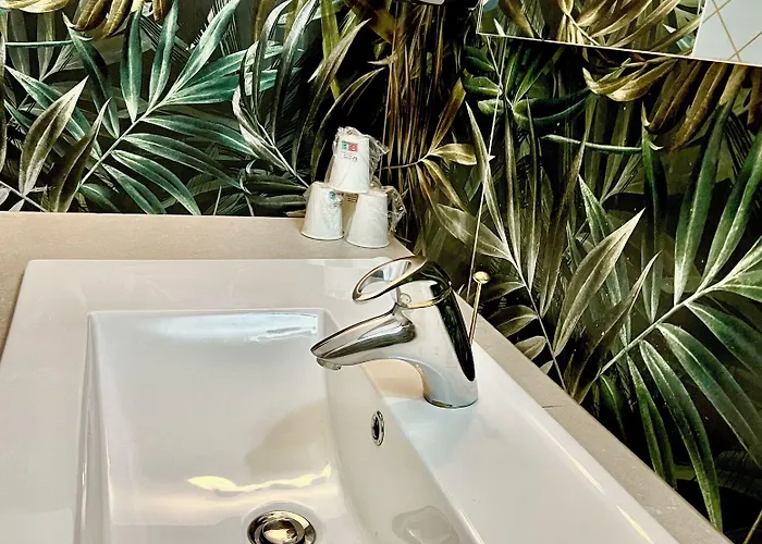 De La Gare 2* Aix-les-Bains